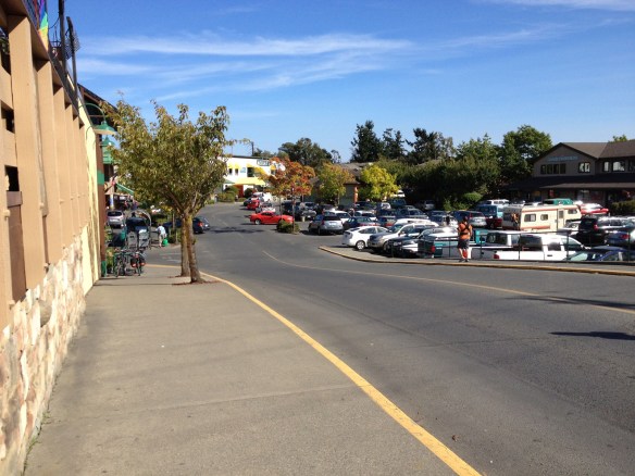 Ganges street scene looking south